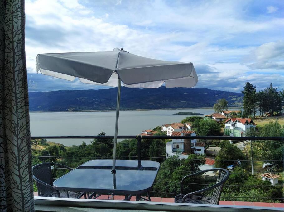 Vista Al Tomine Y Naturaleza Guatavita